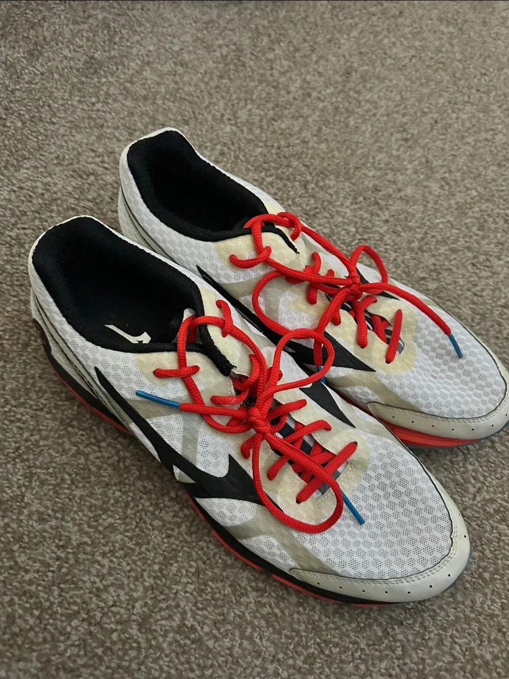 MIZUNO Men's Performance Running Shoes - White with Red Accents Size 11.5